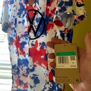 USA SOCCER VOLKS WAGON DRY FIT
MENS XL
NEVER WORN